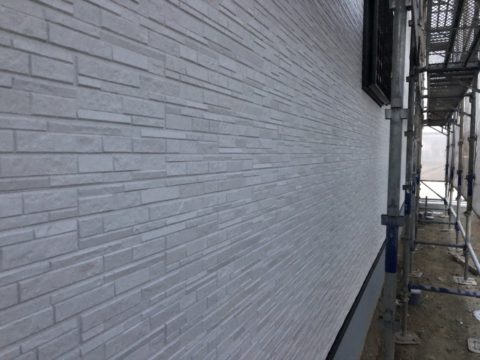 本日も福山市で外壁工事！ニチハFuge施工中！外壁のプロが思う、四方相じゃくり仕様のメリット・デメリット